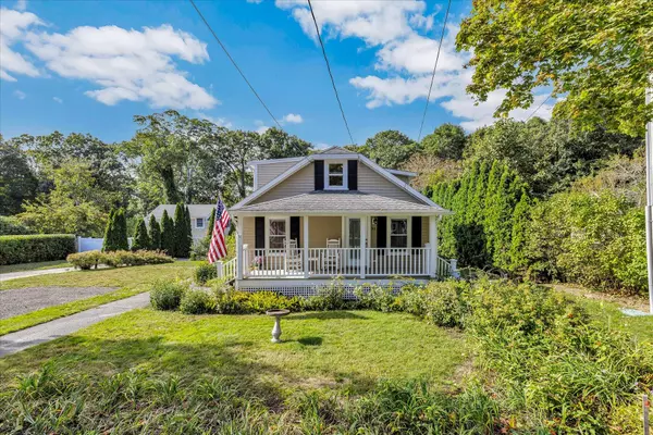 Falmouth, MA 02540,33 Oakwood Avenue