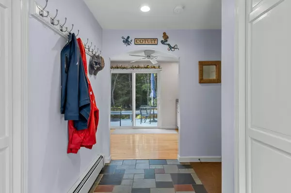 Cotuit, MA 02635,97 Roosevelt Road