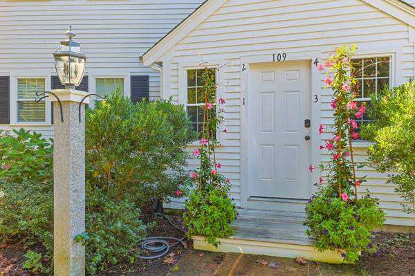 109 Misty Meadow Lane #APT 2, Chatham, MA 02633