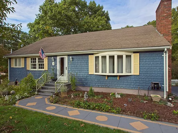 37 Simpson Lane, Freetown, MA 02702