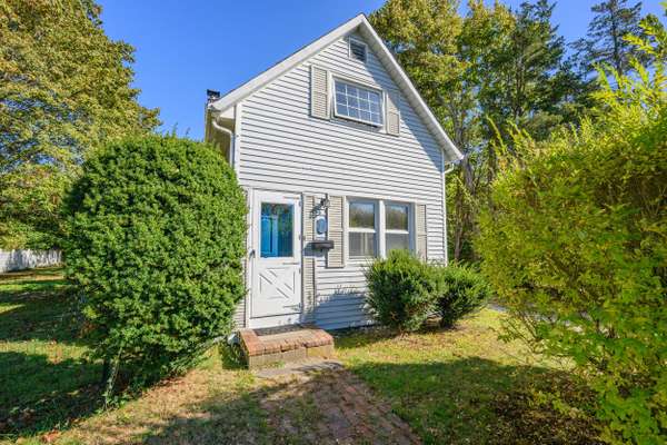 35 Old Barnstable Road, East Falmouth, MA 02536