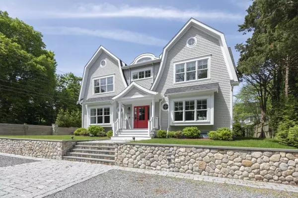 Woods Hole, MA 02543,4 Leslie Street