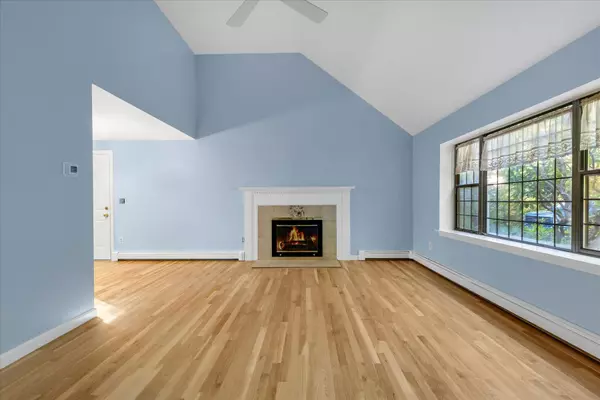 Osterville, MA 02655,369 Bumps River Road