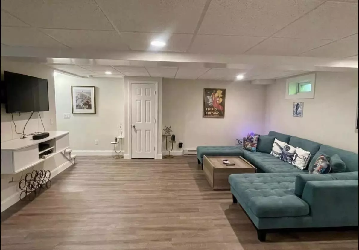 Cotuit, MA 02635,89 Eisenhower Drive
