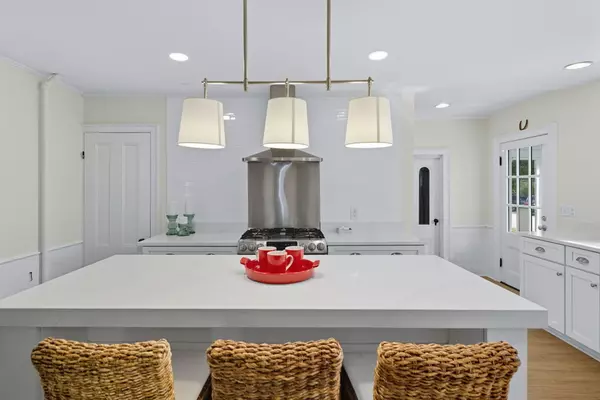Falmouth, MA 02540,98 Main Street #UNIT 1