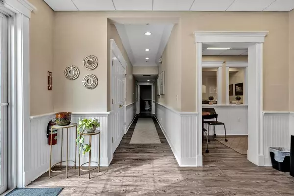 Osterville, MA 02655,804 Main Street