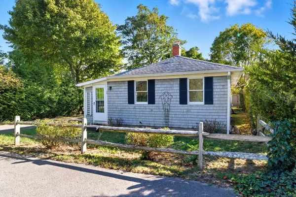 35 Pleasant View Avenue, Falmouth, MA 02540
