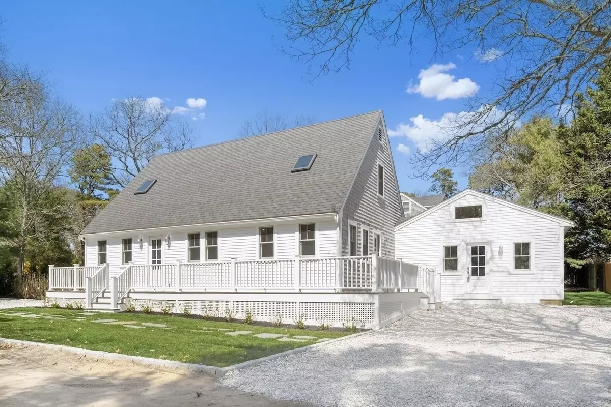 Oak Bluffs, MA 02557,71 Netock Ave