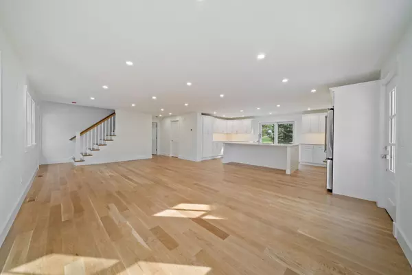 Oak Bluffs, MA 02557,71 Netock Ave