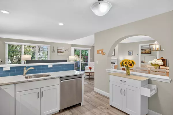 Mashpee, MA 02649,2 Pga Lane