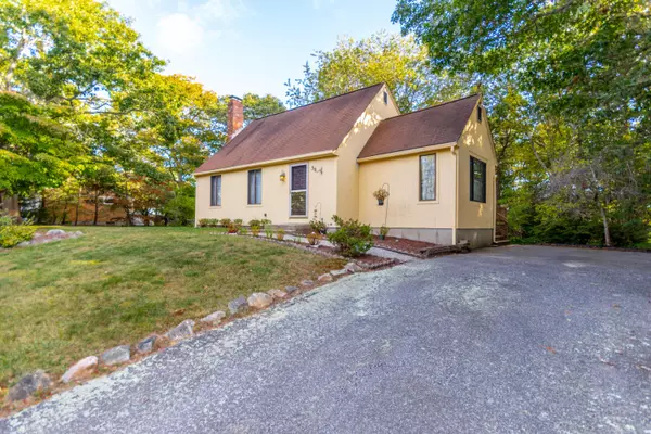 30 Weatherglass Lane, East Falmouth, MA 02536