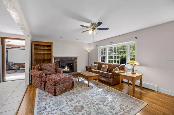 Harwich, MA 02645,6 Sassafras Lane