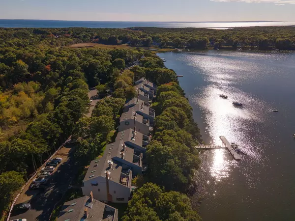 381 Great Oak Road #APT 9, Mashpee, MA 02649