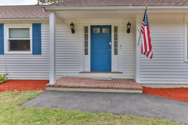 Hyannis, MA 02601,141 Dolphin Lane