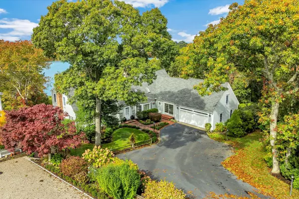 Dennis, MA 02638,4 Maureens Way