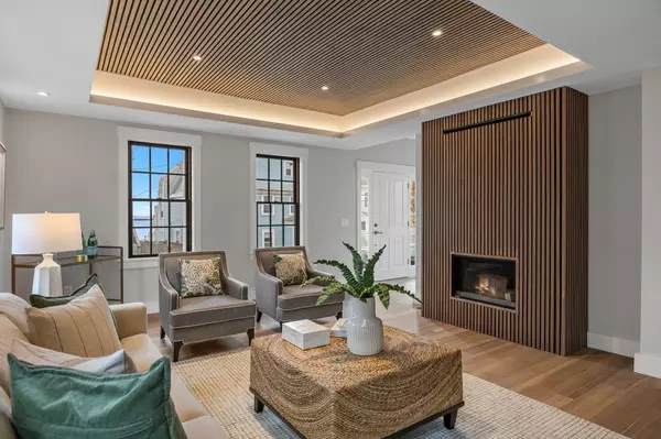 Provincetown, MA 02657,404 Commercial Street #1