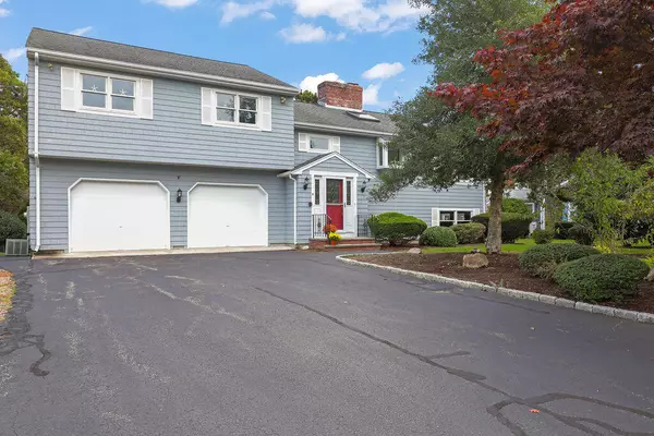 North Falmouth, MA 02556,9 Seascape Lane