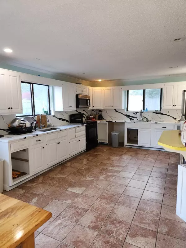 Hyannis, MA 02601,15 Sterling Road