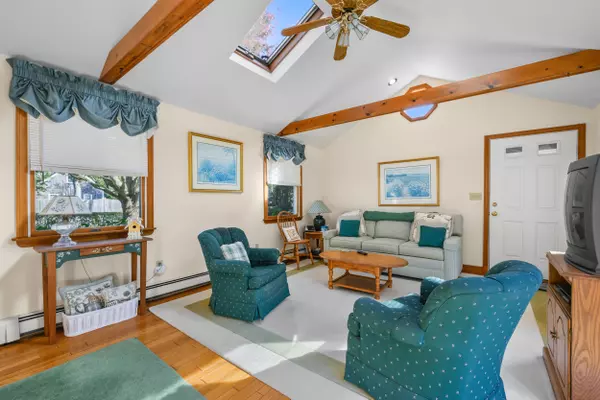 South Yarmouth, MA 02664,17 South Street