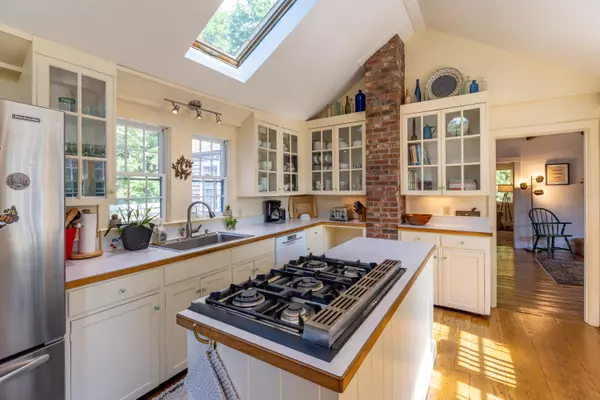 West Tisbury, MA 02575,10 Dan'ls Way Way