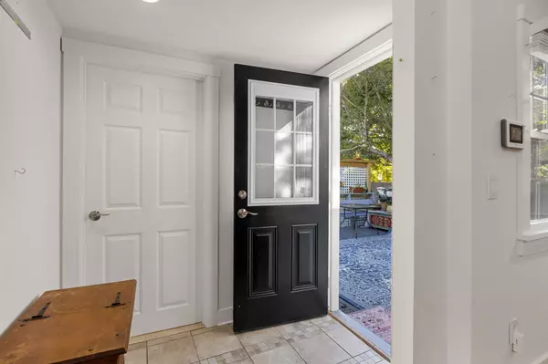 Hyannis, MA 02601,69 Pine Grove Avenue