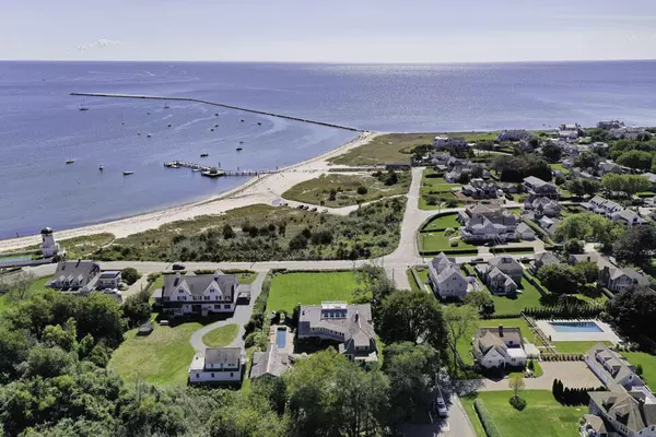 18 Mount Vernon Avenue, Hyannis Port, MA 02647