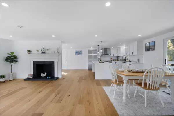 Orleans, MA 02653,4 Pond Road