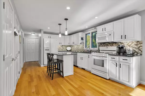 Osterville, MA 02655,40 Waterfield Road