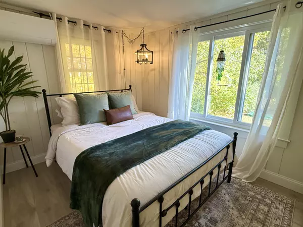 West Yarmouth, MA 02673,28 Swan Lake Road