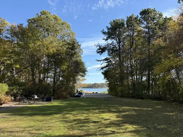 West Yarmouth, MA 02673,28 Swan Lake Road