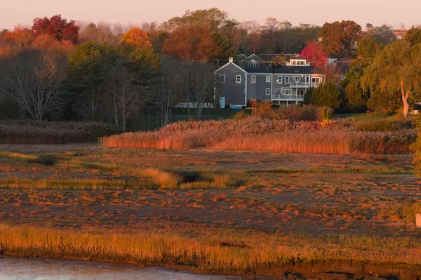 Duxbury, MA 02332,735 Bay Road