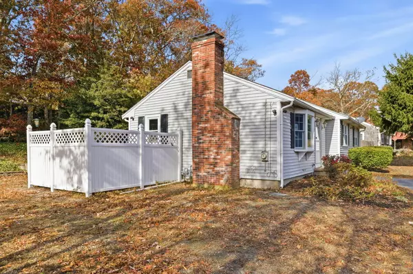 Mashpee, MA 02649,544 Cotuit Road