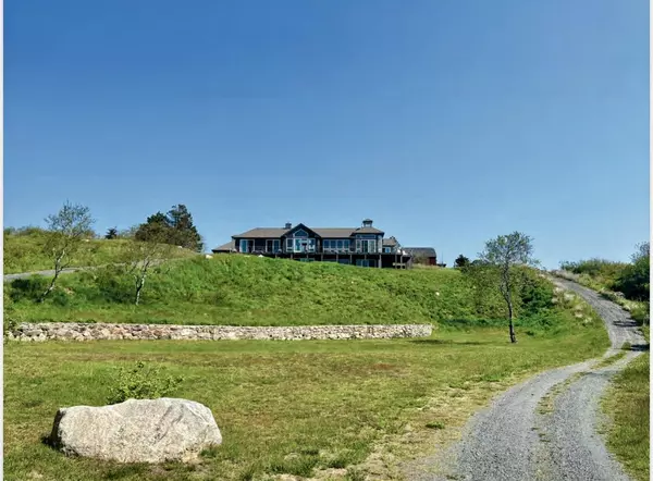 Cuttyhunk, MA 02713,0 W End Road #1B