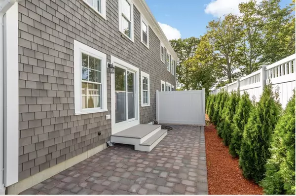 West Dennis, MA 02670,209 Main Street #1