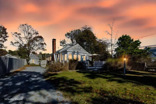 West Dennis, MA 02670,2 Rita Mary Way