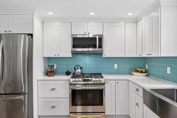 Harwich, MA 02645,3 Bittersweet Lane