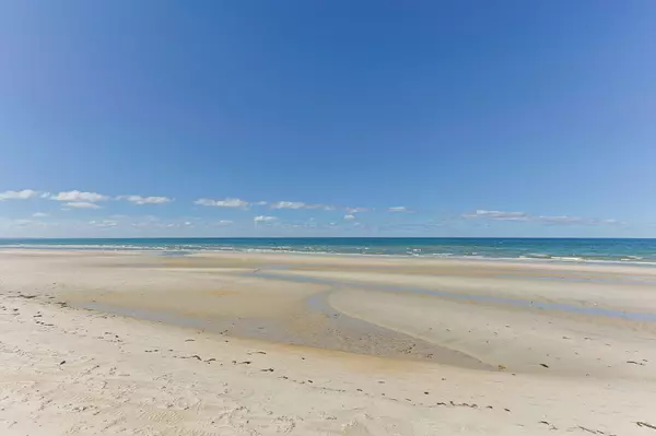 Dennis, MA 02638,156 Shore Drive