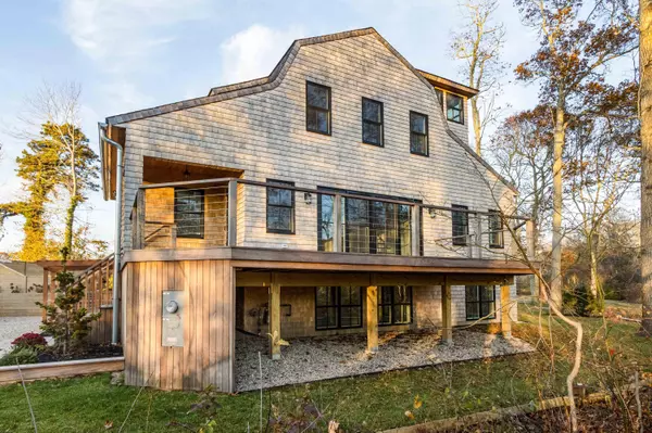 Hyannis Port, MA 02647,417 Scudder Avenue