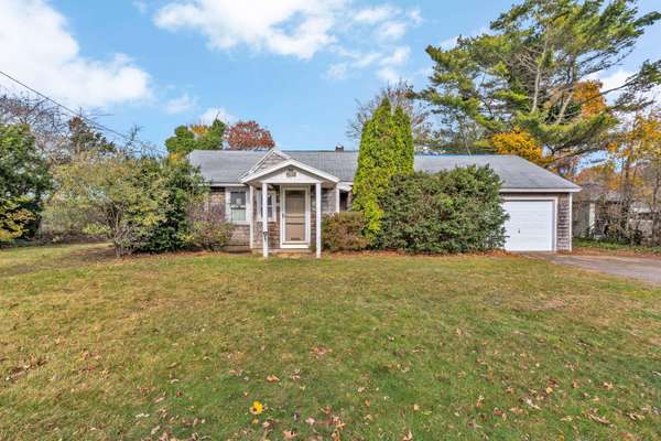 22 Alma Road, Falmouth, MA 02540