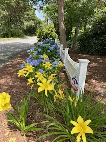 Chatham, MA 02633,28 Lakeview Avenue