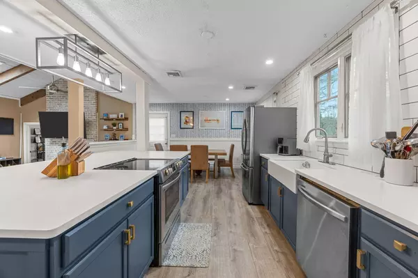 Sandwich, MA 02563,17 Kensington Drive