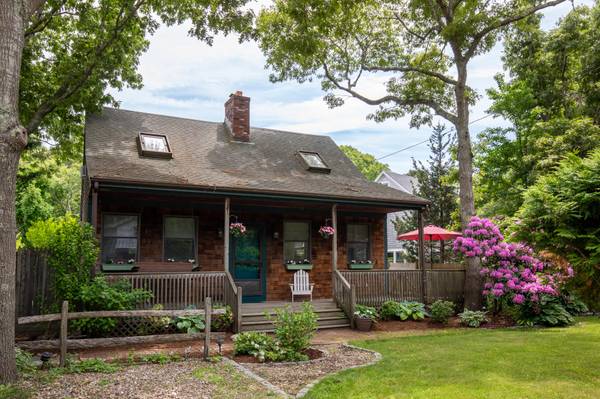 3 Nahomon Street, Oak Bluffs, MA 02557