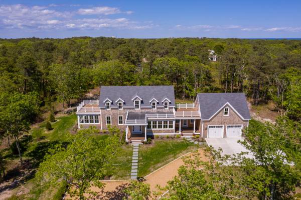 10 Paddock Road, Oak Bluffs, MA 02557