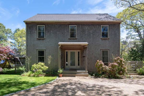 62 Front Street, Oak Bluffs, MA 02557