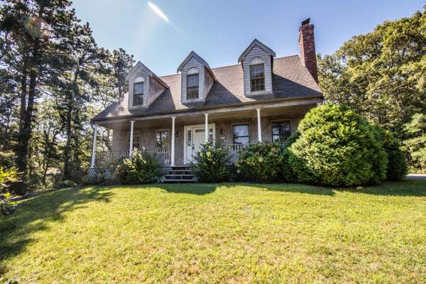 38 Meadow View Road, Oak Bluffs, MA 02557