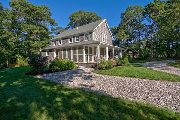 16 Clay Avenue, Oak Bluffs, MA 02557