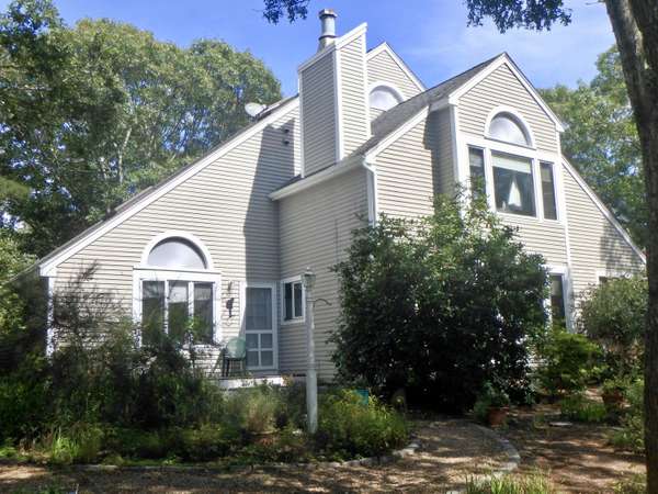 3 North Meadow Lane, Oak Bluffs, MA 02557