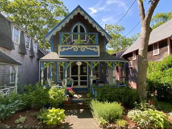 9 W Clinton Avenue, Oak Bluffs, MA 02557