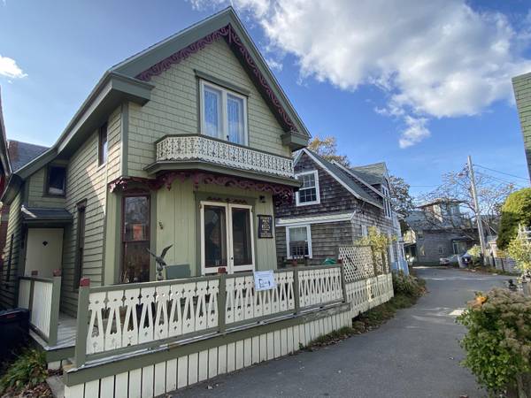 22 Rock Avenue, Oak Bluffs, MA 02557