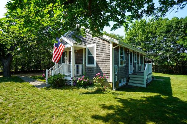 21 Forest Hill Avenue, Oak Bluffs, MA 02557